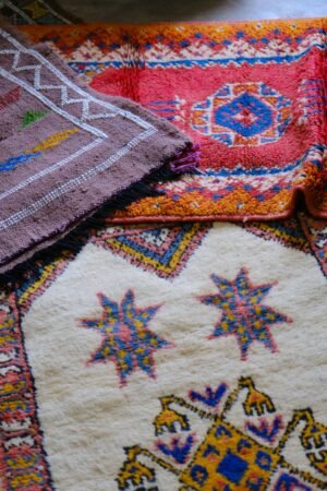 Illustrative stock photograph for temporary rug demo; photo by Raúl Mermans García; not AMAZIRUGS inventory